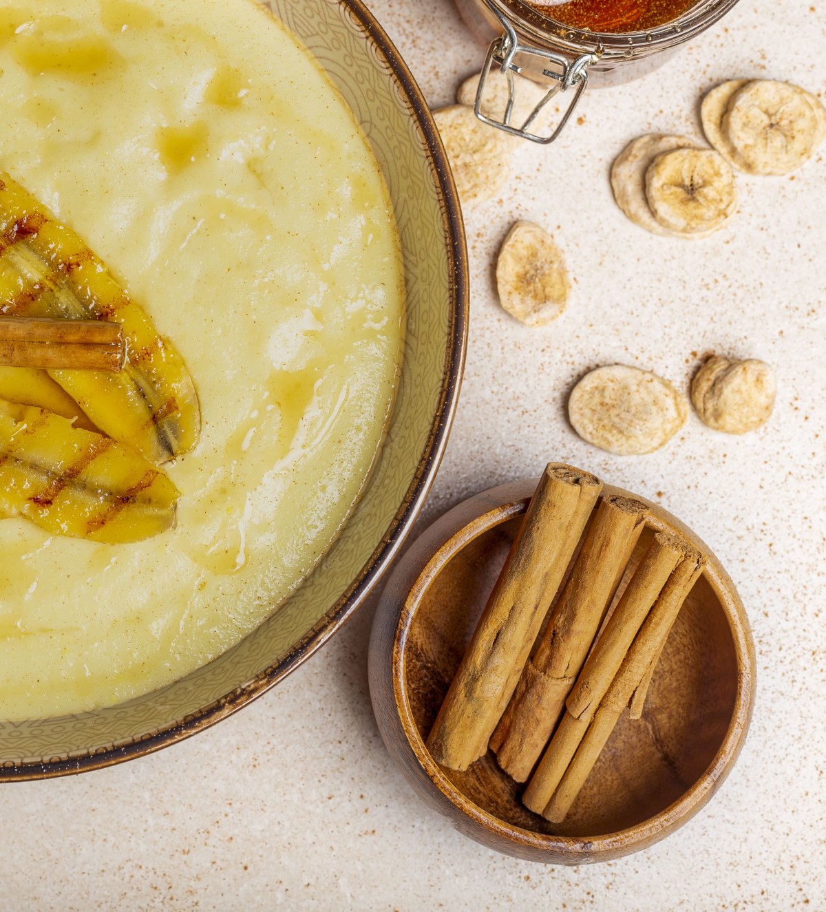 Flatlay of porridge made with white star and honey