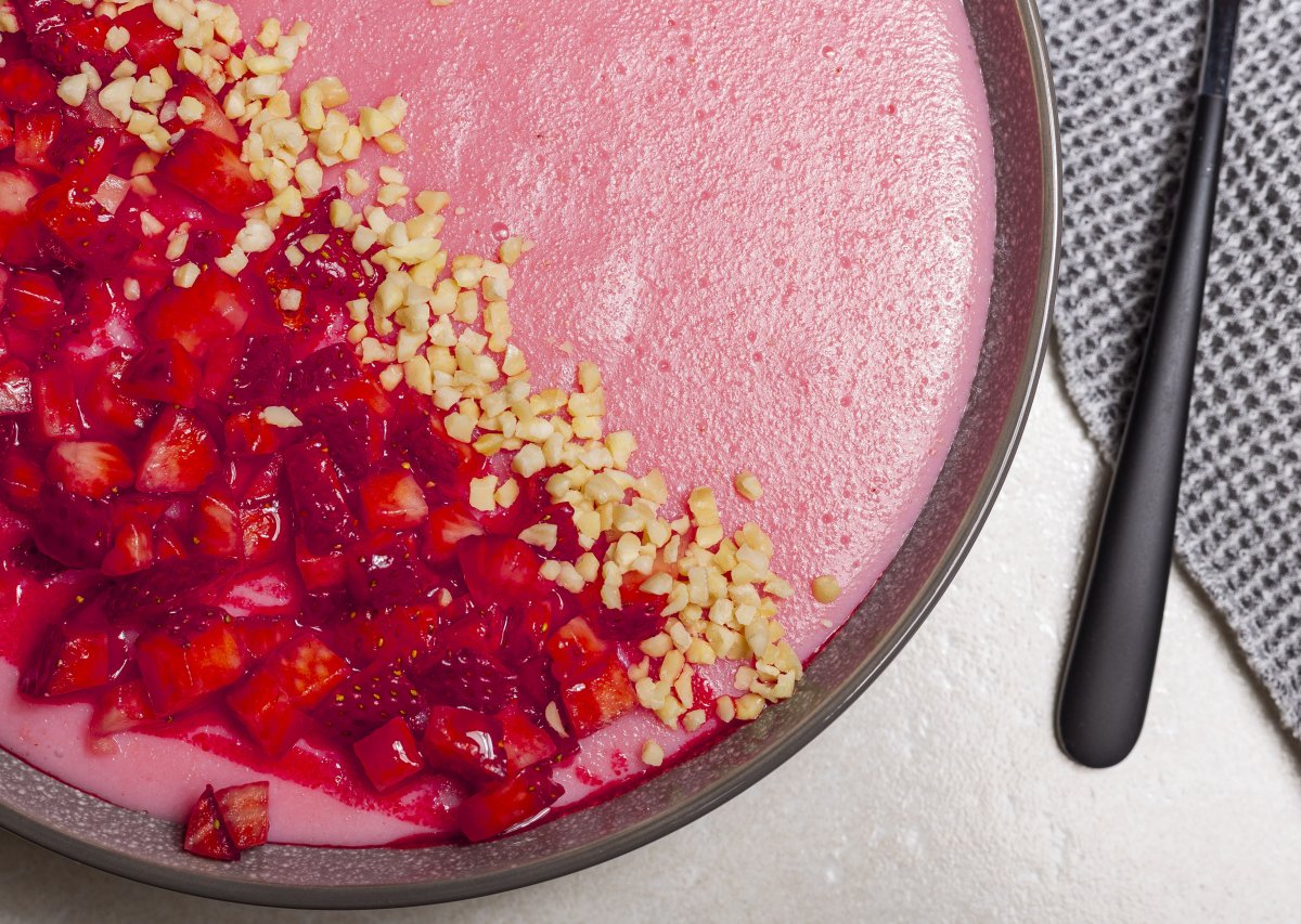 breakfast porridge with strawberries