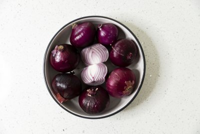 Red onions in a bowl