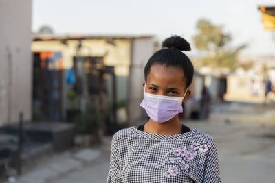 Young black woman wearing a mask