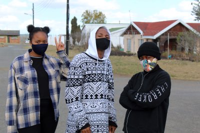 Teens wearing masks during covid